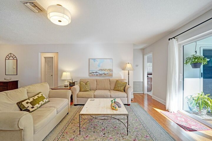 Property Photo: 4820 NE 27 Avenue FL 33308