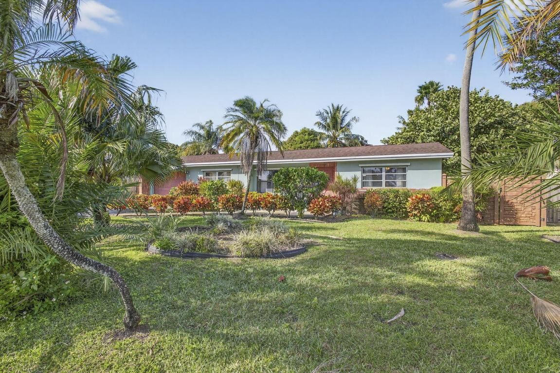 Property Photo: 729 W Kalmia Drive FL 33403