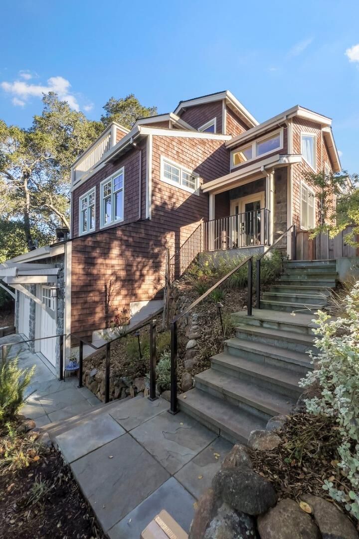 Property Photo:  562 Hillcrest Way  CA 94062 