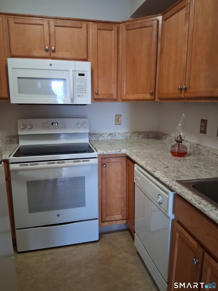 Property Photo:  75 Washington Avenue 2-402  CT 06518 