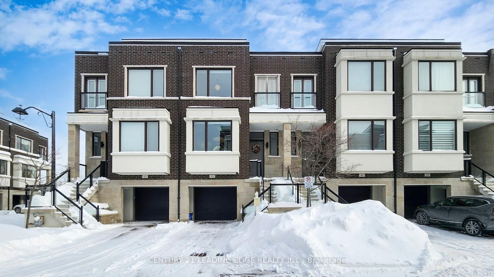 Photo de la propriété:  42 Genuine Lane  ON L4B 0E5 