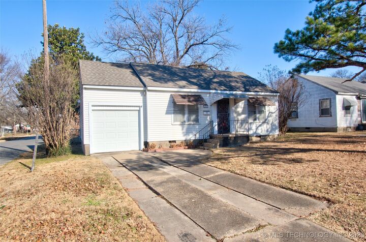 Property Photo:  1502 Hayes Street  OK 74403 