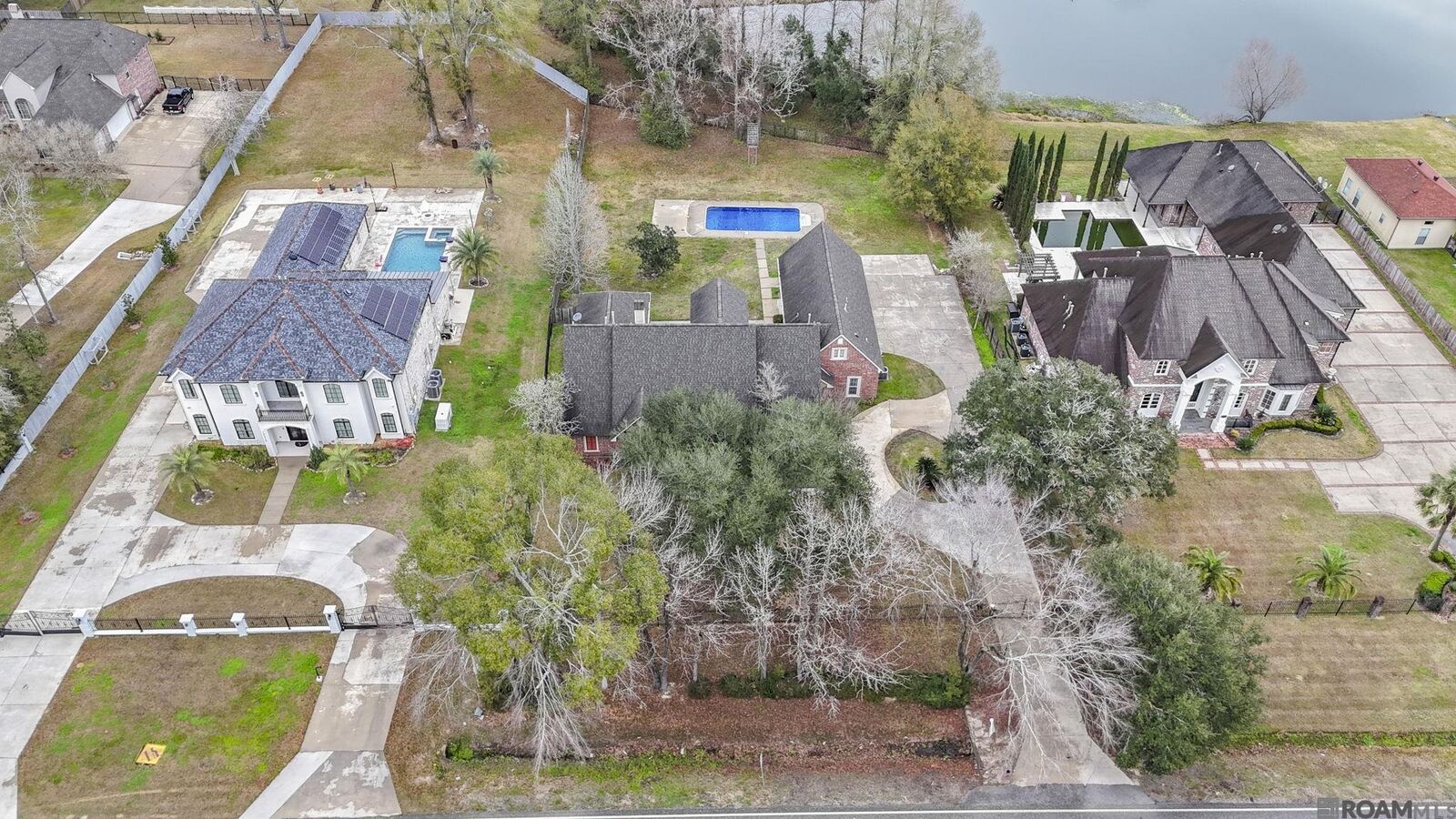 Property Photo: 18616 Perkins Rd LA 70769