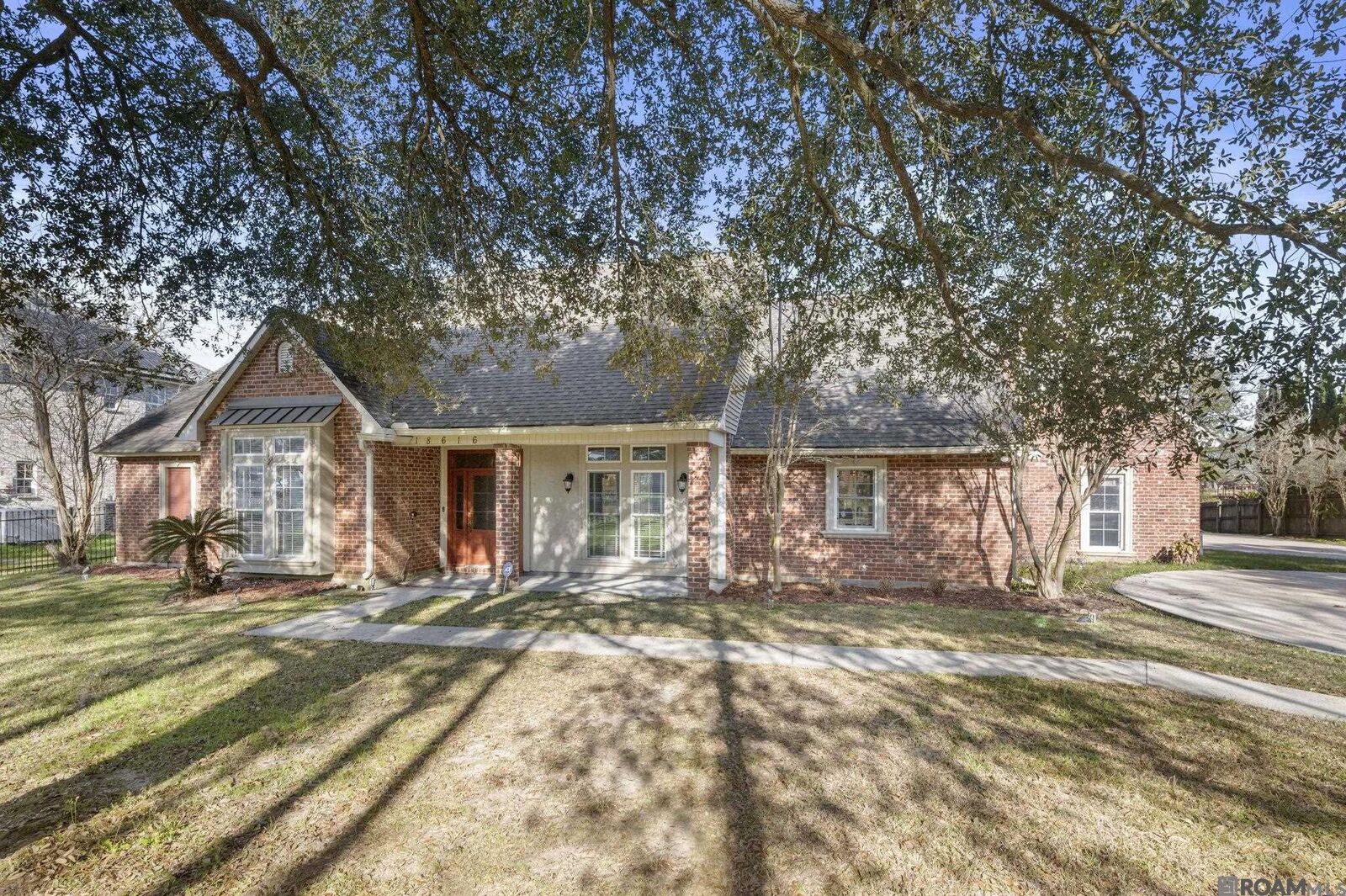 Property Photo: 18616 Perkins Rd LA 70769