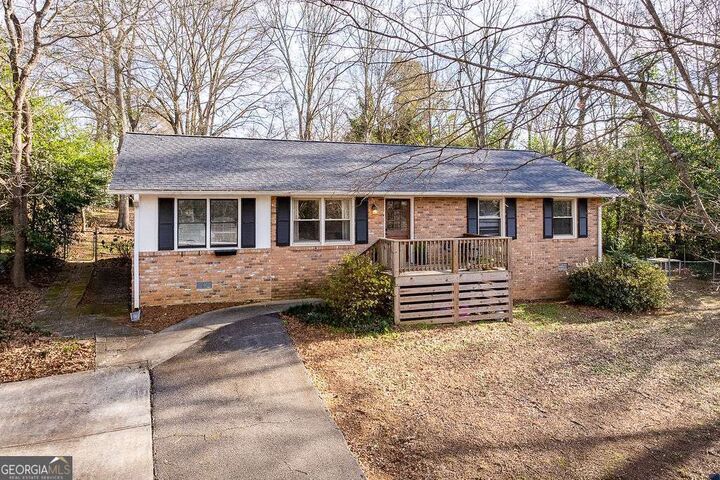 Property Photo:  1140 Tuxedo Lane  GA 30677 