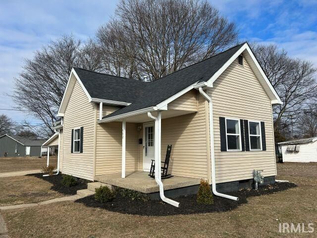Property Photo:  902 N 12 Street  IN 47591 
