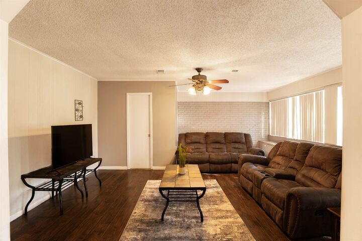 Property Photo:  500 Madelaine Dr  TX 75644 