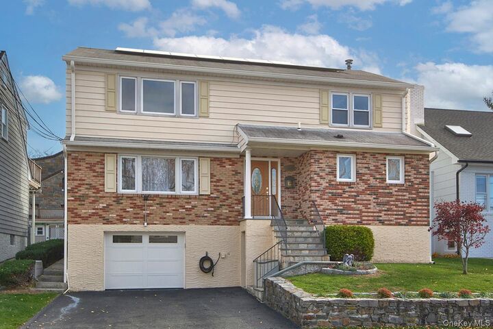 Property Photo:  222 Gainsborg Avenue E  NY 10604 