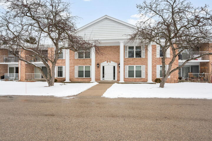 Property Photo:  937 W Heritage Ct 201  WI 53092 