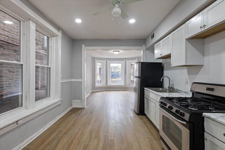 Property Photo:  1913 S Troy Street G  IL 60623 