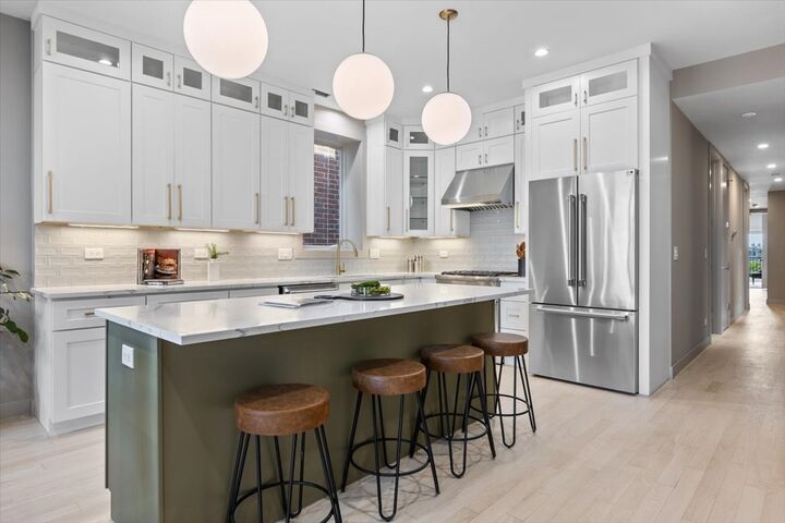 Property Photo: 2450 N Clybourn Avenue 3S IL 60614