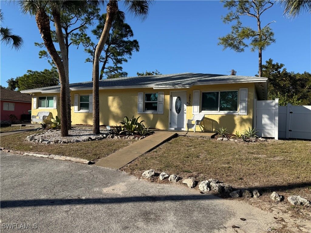 Property Photo: 2855 Van Buren Avenue FL 34112