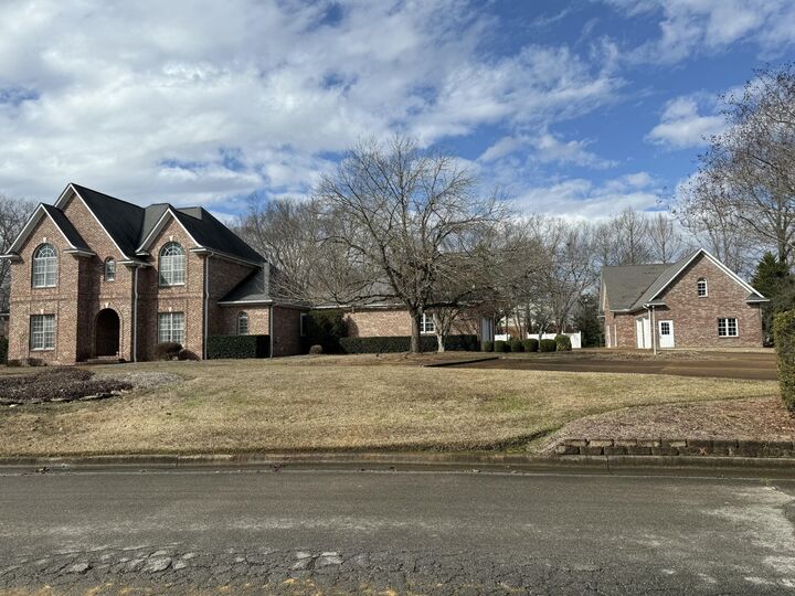 Property Photo: 1587 Larkspur Circle MS 38801