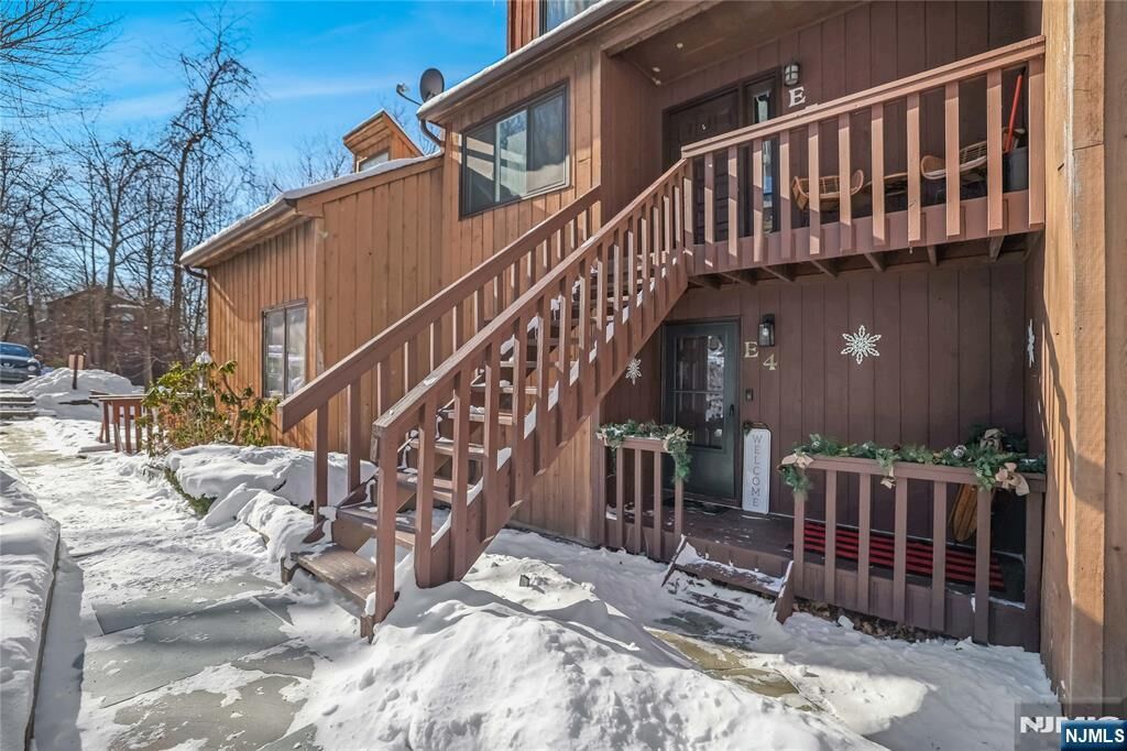 Property Photo:  13 Village Way 4  NJ 07462 