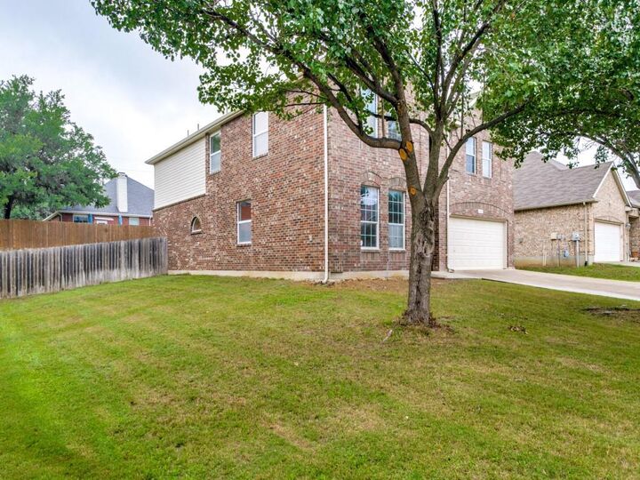 Property Photo:  1105 Windhaven Circle  TX 75067 