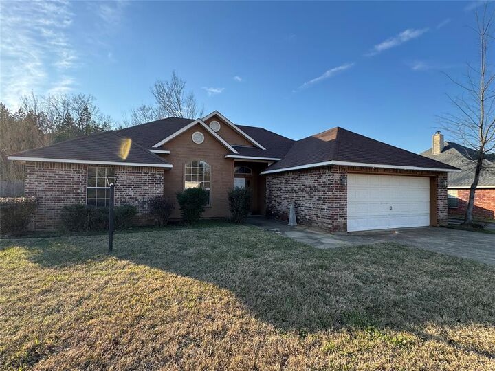 Property Photo:  10014 Freedoms Way  LA 71047 