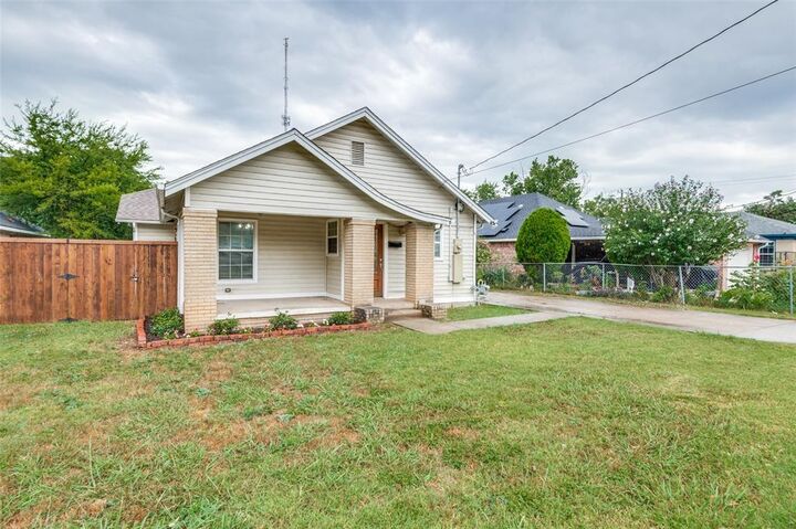 Property Photo:  511 Archer Avenue  TX 75211 