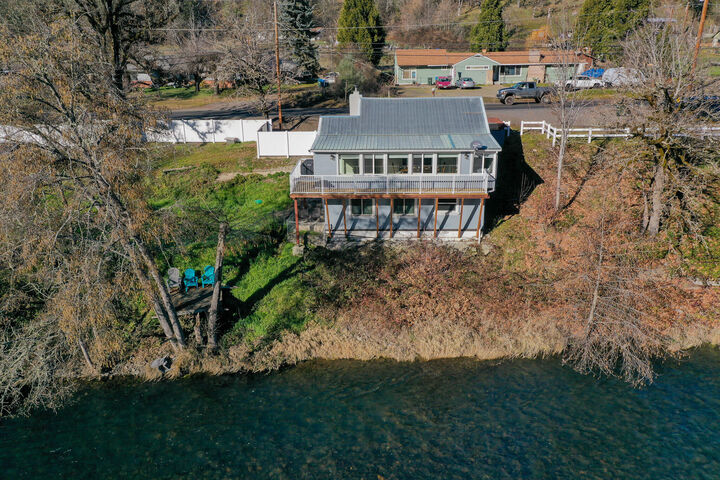 Property Photo: 26960 Highway 62 OR 97541