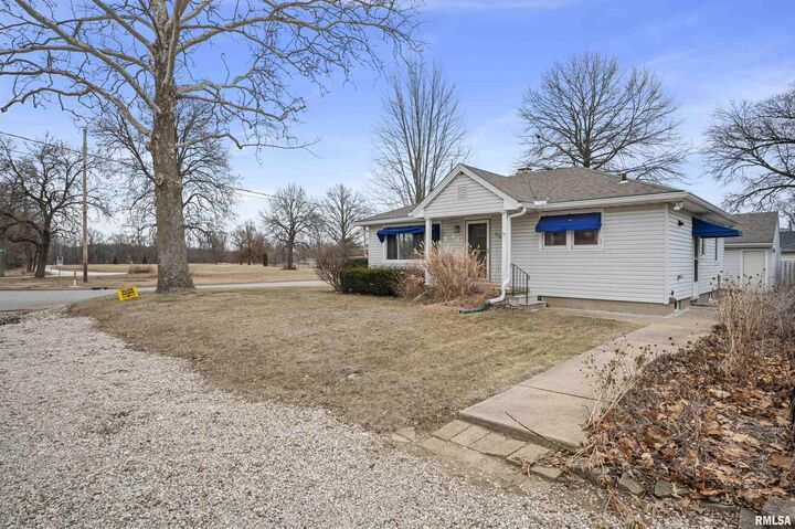 Property Photo:  806 N Swords Avenue  IL 61604 