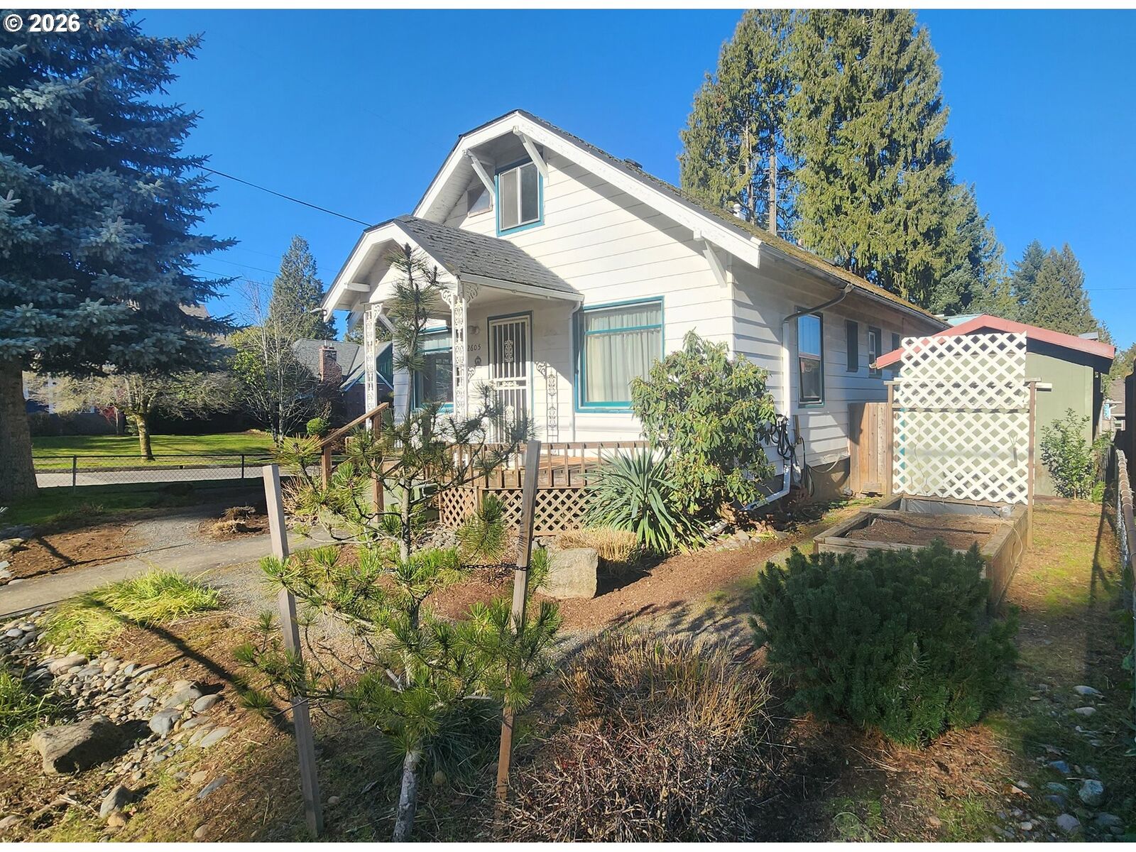 Property Photo:  2605 NE Jarrett St  OR 97211 