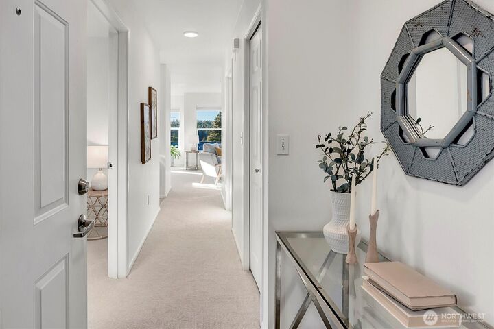 Property Photo: 2101 N 55th Street 201 WA 98103