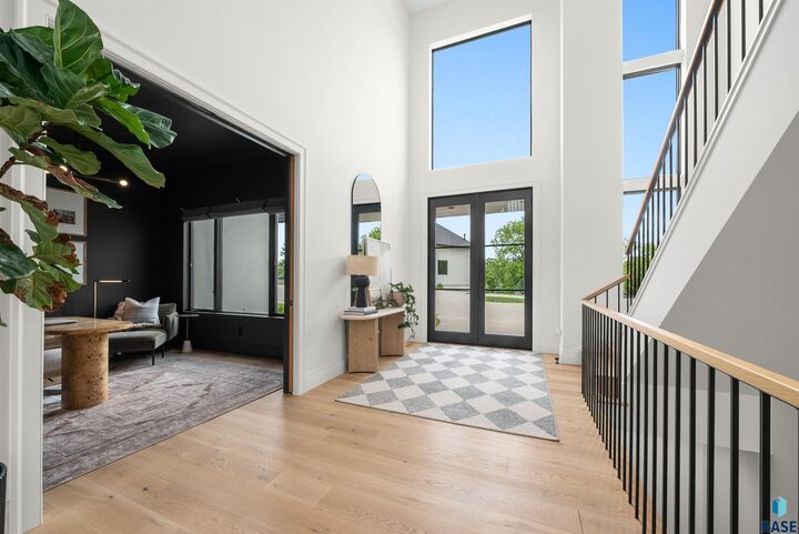 Property Photo:  1617 S Scarlet Oak Pl  SD 57110 