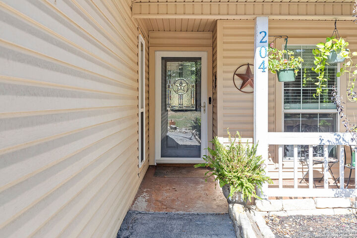 Property Photo: 204 Lake Park TX 78133