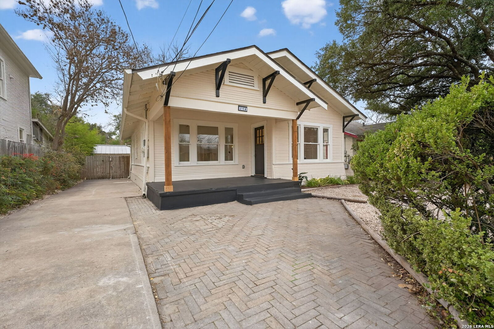Property Photo: 214 Ira TX 78209