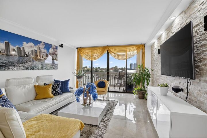 Property Photo:  1000 W Island Blvd 312  FL 33160 