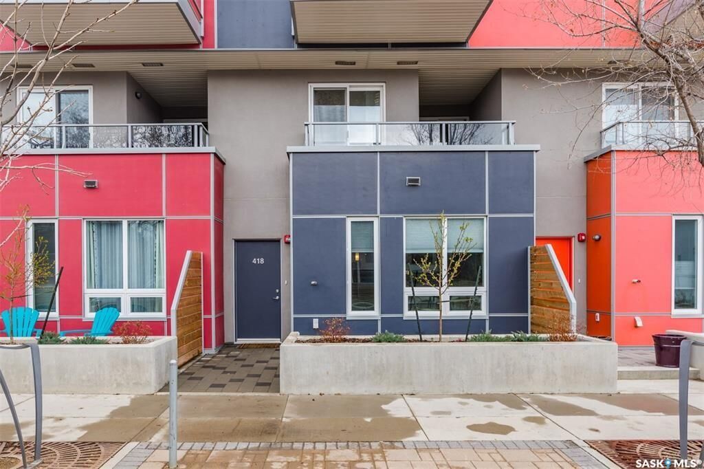Property Photo: 418 C Avenue S SK S7M 1N6
