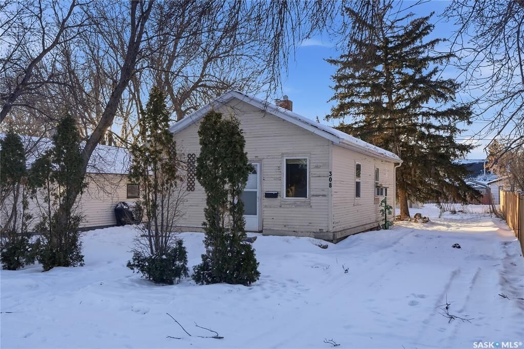 Property Photo:  308 1st Street E  SK S0L 0P0 