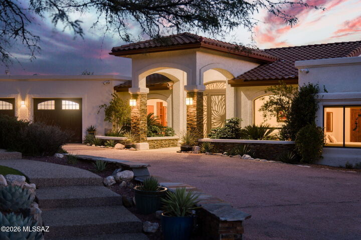 Property Photo:  5300 N Avenida De La Colina  AZ 85749 