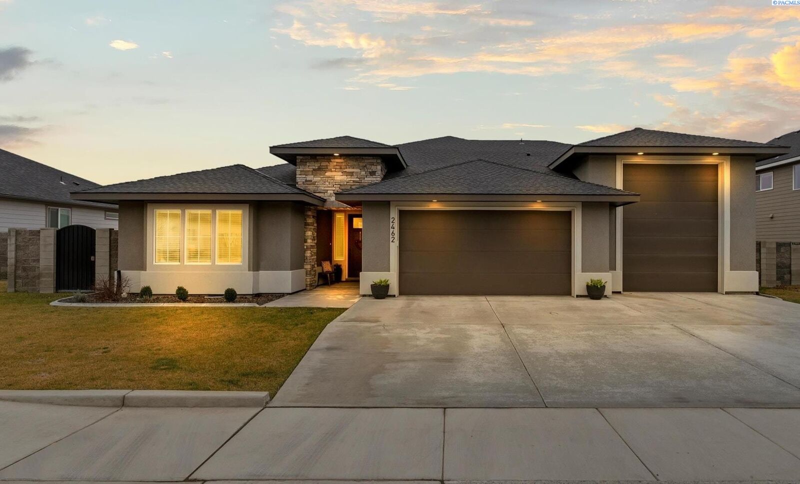 Property Photo:  2462 Maggio Loop  WA 99352 