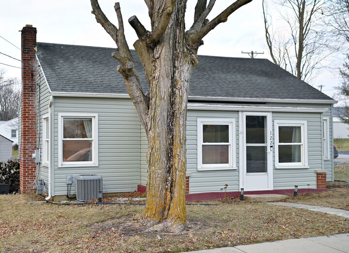 Property Photo:  122 Auld Street  OH 45328 