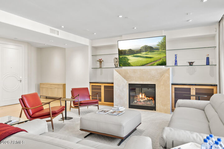 Property Photo: 2402 E Esplanade Lane 704 AZ 85016