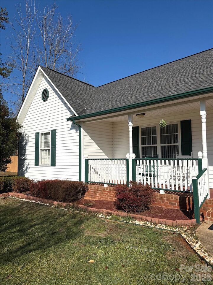 Property Photo:  1021 Courtney Cove Court  NC 28052 