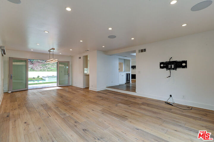 Property Photo:  10832 Wrightwood Ln  CA 91604 