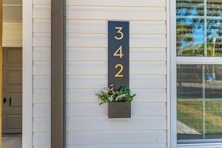 Property Photo: 342 SE Hollywood Boulevard FL 32548