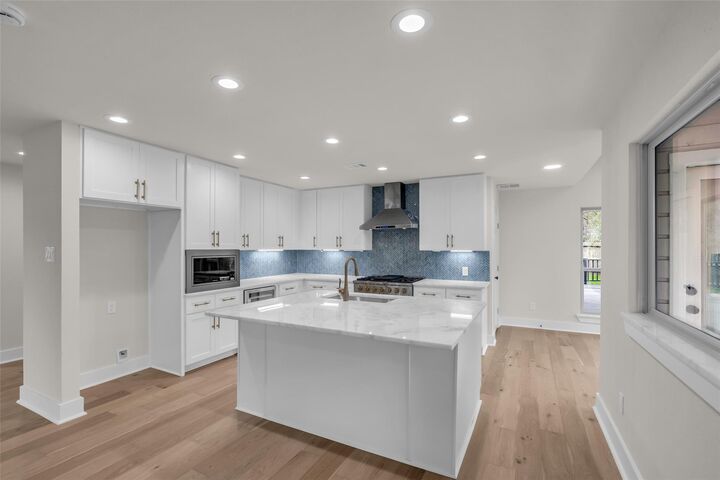 Property Photo:  4 N Autumnwood Way  TX 77380 