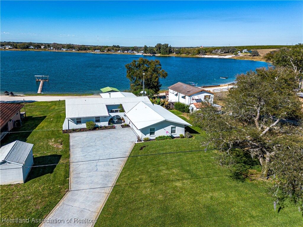 Property Photo: 1369 NE Viola Road FL 33825