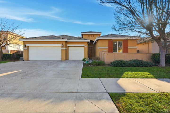 Property Photo:  1023 Revere Way  CA 93245 