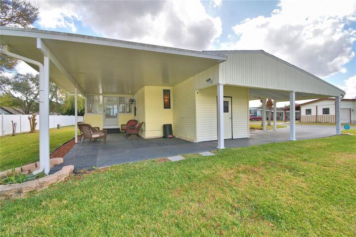 Property Photo:  4802 Colonnades Circle E  FL 33811 