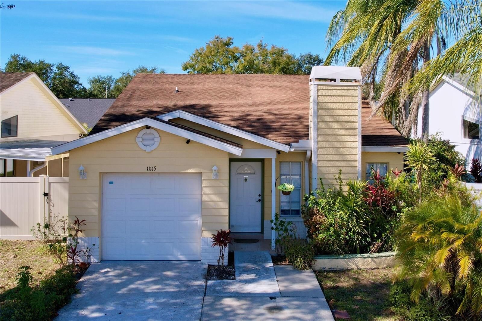 Property Photo:  11115 Cherrywood Lane  FL 33579 