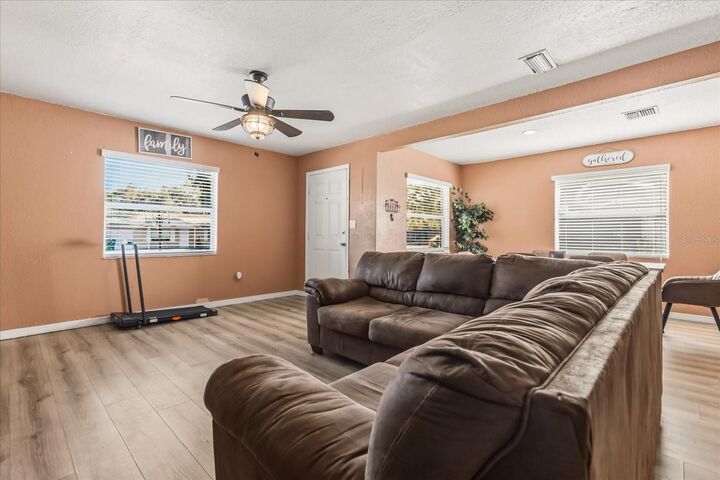 Property Photo:  39560 Meadowood Loop  FL 33542 