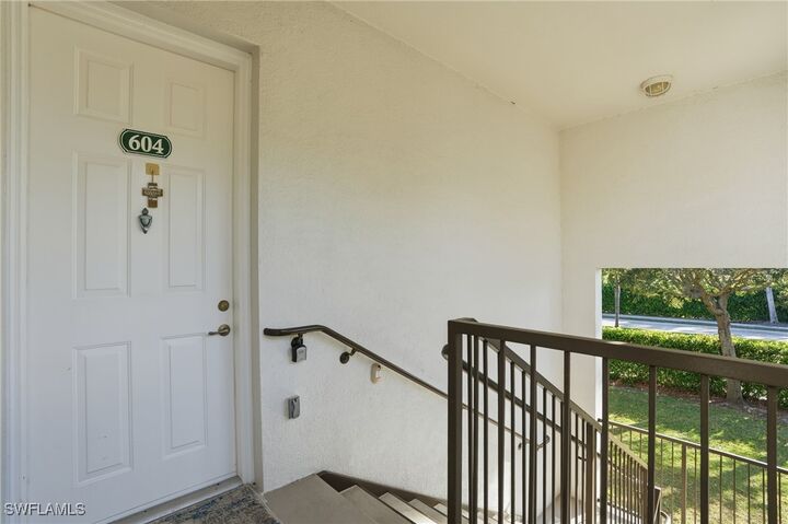 Property Photo:  970 Peggy Circle 604  FL 34113 