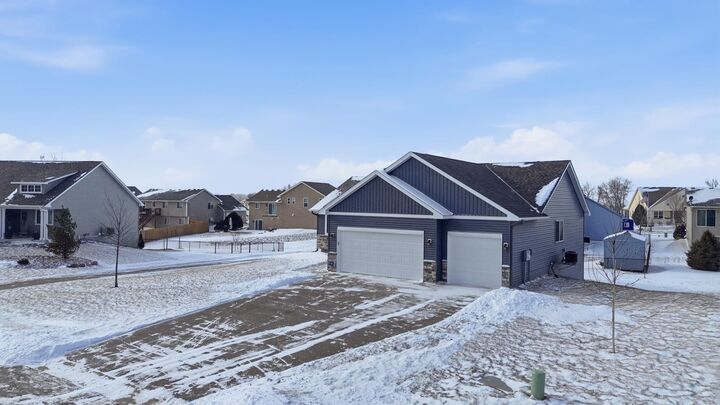 Property Photo:  515 Winkler Trail N  MN 55322 