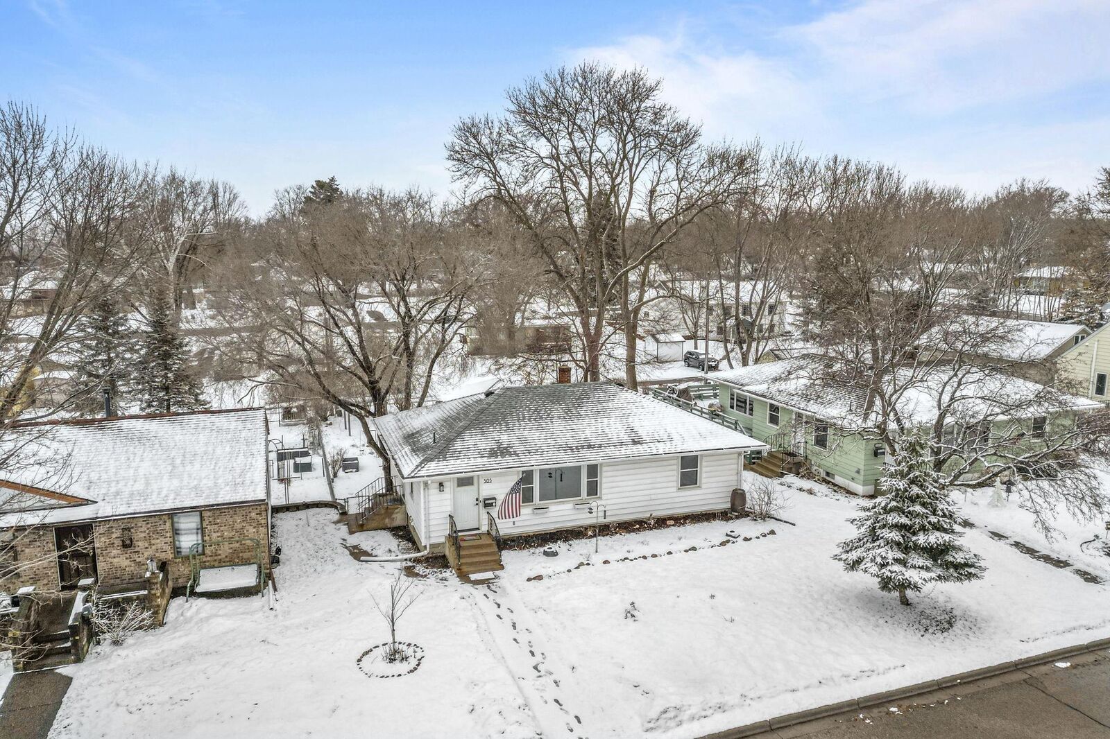 Property Photo:  505 2nd Avenue NW  MN 55313 