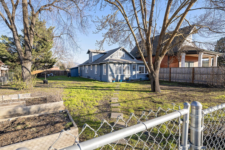 Property Photo:  2361 Kings Highway  OR 97501 