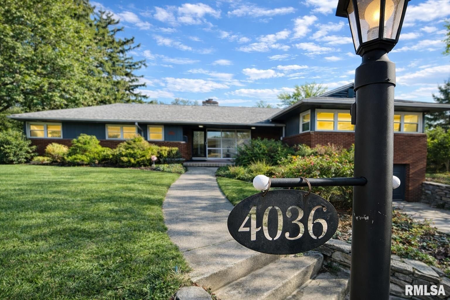 Property Photo: 4036 N Brookmont Road IL 61614