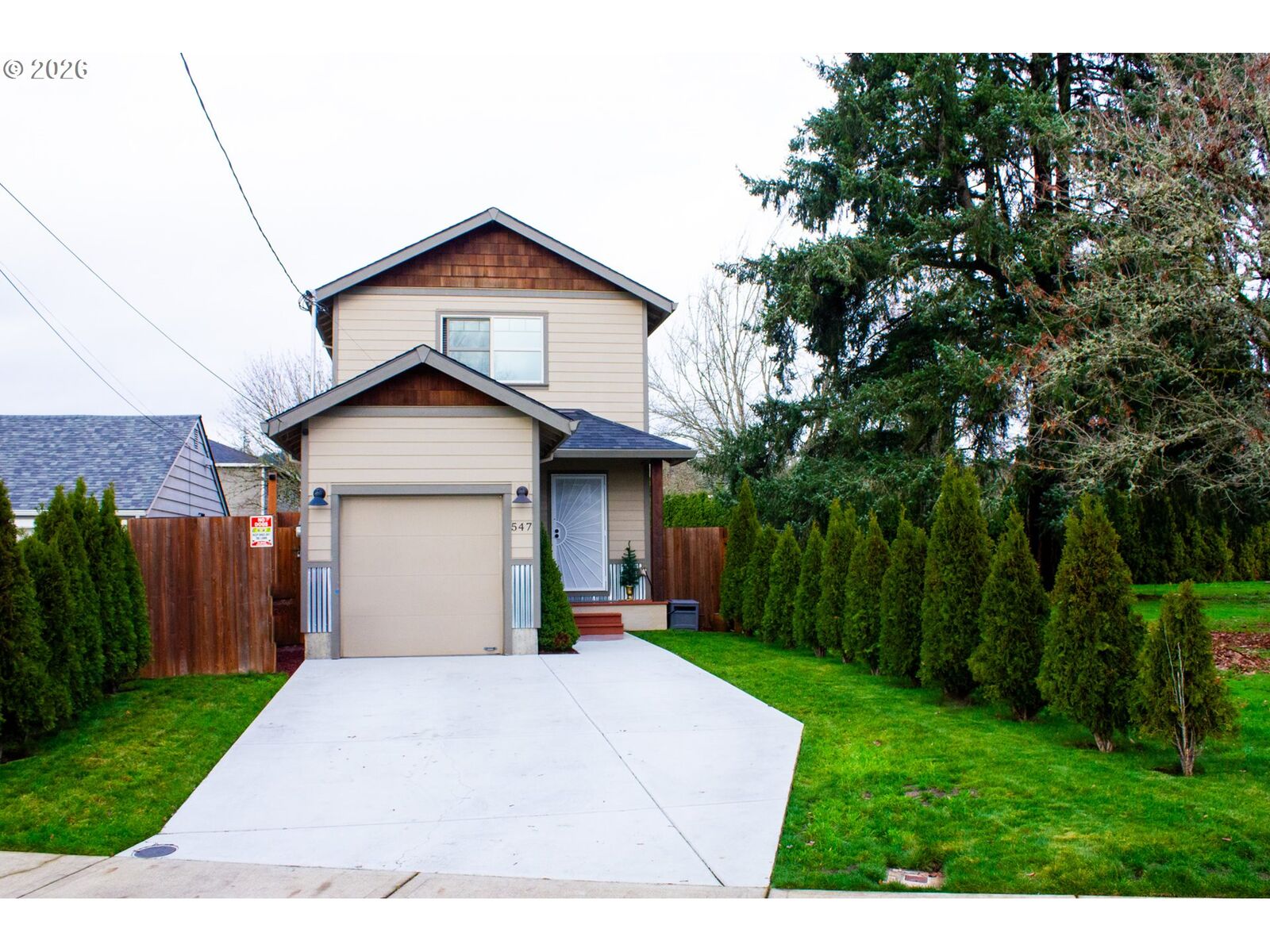 Property Photo: 547 SE Sheridan Rd OR 97378